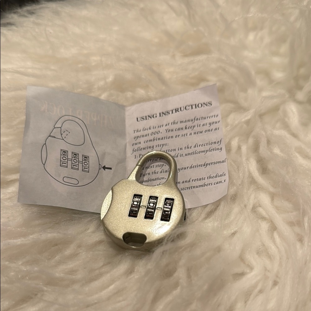 Silver Zipper Lock - Picture 2 of 3
